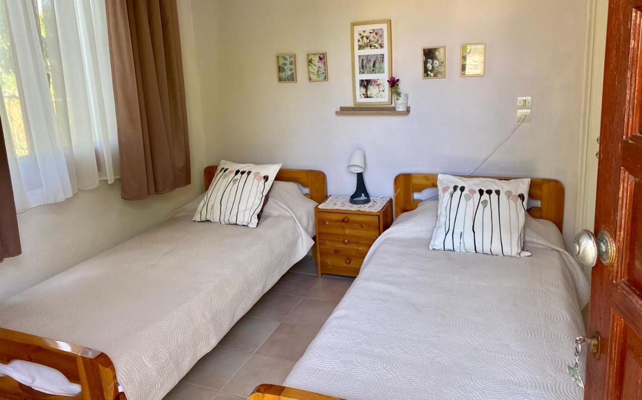 Pitsa'S Rooms Tsonia Bagian luar foto